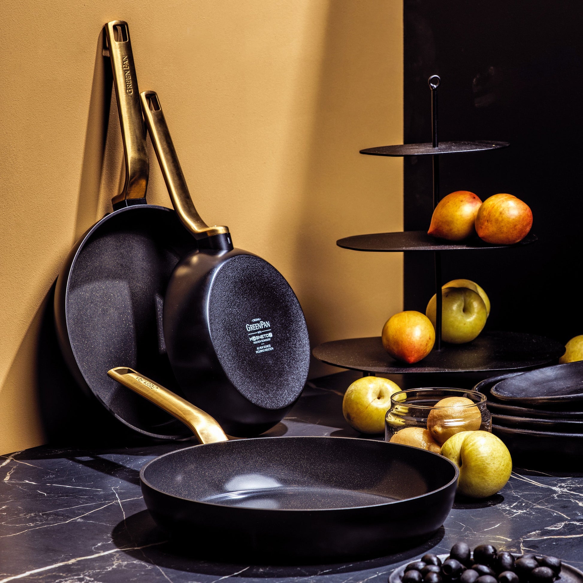 One Five Black 3-delige set met matgouden handgrepen 20+24+28cm zwart